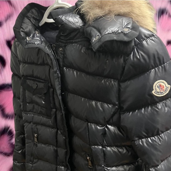 Women's Black Puffer Jacket with genuine fur Trim - Moncler Armoise - Picture 3 of 3